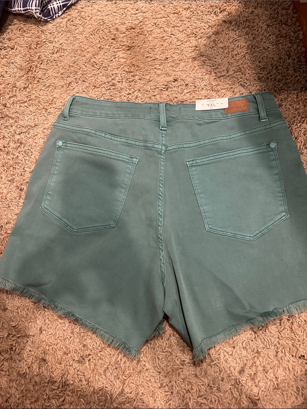 Shorts - Picture 2 of 5